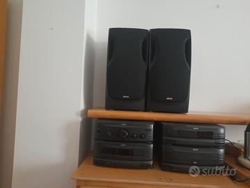  stereo Akai completo di casse.