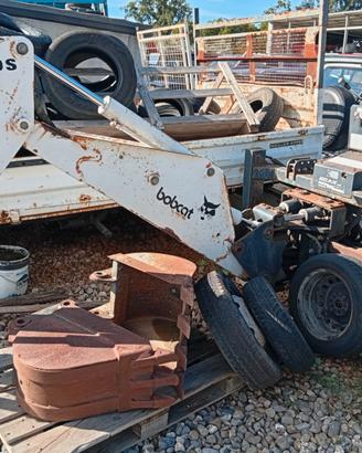 Retroescavatore usato Marca Bobcat 730S