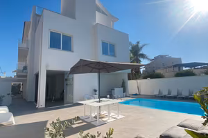Villa con piscina San Leone