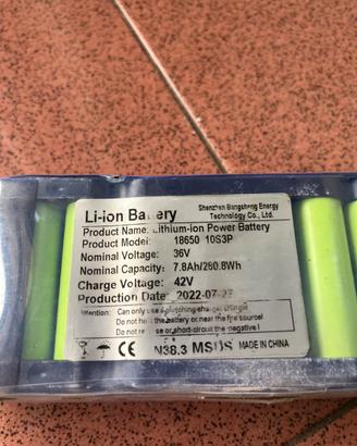 Batteria monopattino 36v 7.4 A