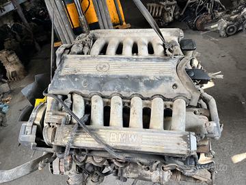 Motore bmw 12 cilindri m70b50