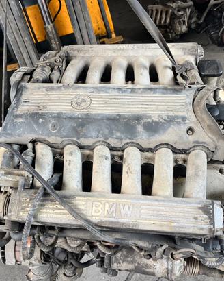 Motore bmw 12 cilindri m70b50