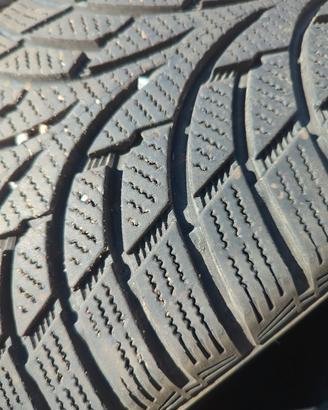 gomme invernali  215 55 r18 
