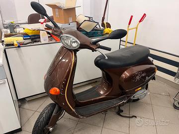 Vespa et4 125