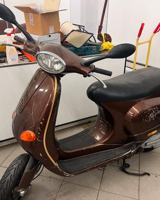 Vespa et4 125