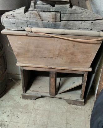 Madia Umbra in legno  antica