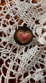 Spilla con cuore rosa