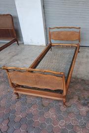 letto singolo in noce e paglia di Vienna