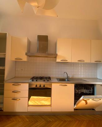 cucina usata con elettrodomestici
