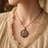 Antico pendente personif. primavera art nouveau