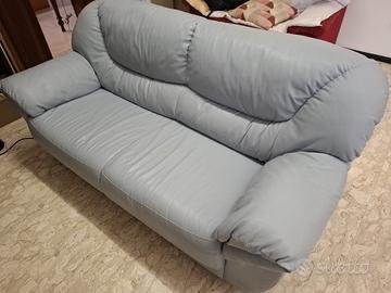 Divano in vera pelle azzurro