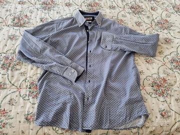 Camicia azzurra, tg L, botton down, da 69 a 12 €