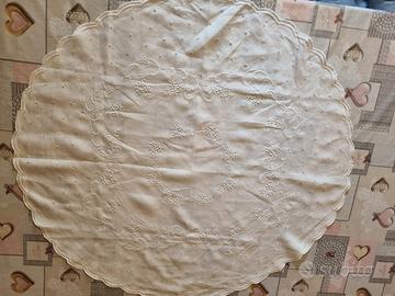 Centrotavola ricamato 