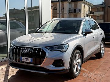Q3 35 2.0 tdi Business Advanced s-tronic