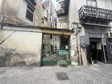 2 LOCALI A NAPOLI