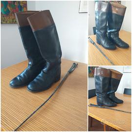 Stivali equitazione in pelle con frustino