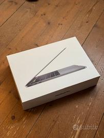 Macbook Pro 2019 13” Intel i5 Touchbar Silver