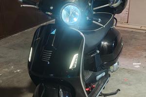 Piaggio Vespa GTS 300 Super