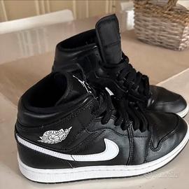 Air Jordan 1 Mid bianche e nere