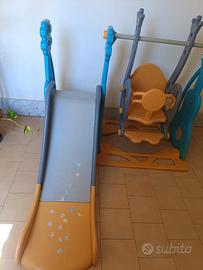 altalena con scivolo per bambini