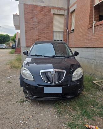 Lancia y 2011