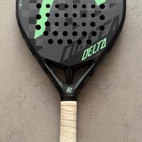 Zaino e racchetta padel