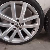 Cerchi originali Vw da 18 pollici. 