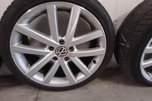 Cerchi originali Vw da 18 pollici. 