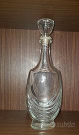 Antica bottiglia da liquore in vetro