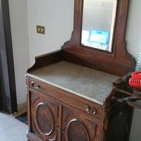 Toletta con specchio e piano in marmo 