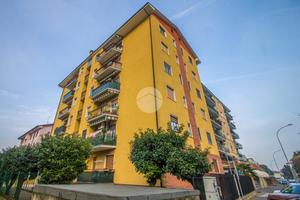 2 LOCALI A GARBAGNATE MILANESE