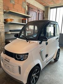 Cabinato elettrico con guida senza patente