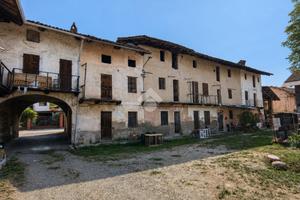 CASA SEMINDIPENDENTE A GIFFLENGA