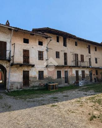 CASA SEMINDIPENDENTE A GIFFLENGA