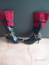 Stivali bicolore nero/rosso con catena dorata