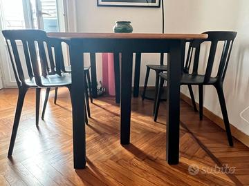 Set tavolo, sedie e lampada 