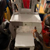 Mobile e sedia trucco bambina