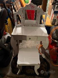 Mobile e sedia trucco bambina