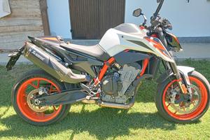 KTM 890 Duke R