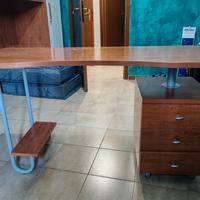 Scrivania in legno