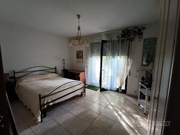 Camera ampia in appartamento