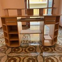 scrivania in legno