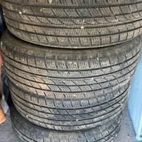 4 pneumatici da neve in buone condizioni.