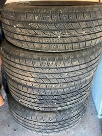 4 pneumatici da neve in buone condizioni.