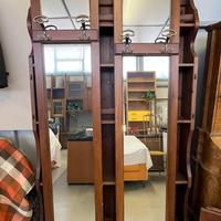 Specchi doppi in noce portacappotti