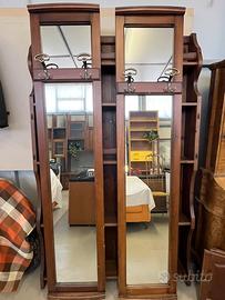 Specchi doppi in noce portacappotti