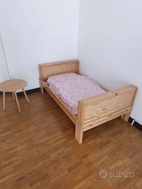 Lettino bambino/a + tavolino + libreria