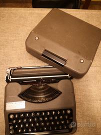 Macchina da scrivere compatta. D'epoca.