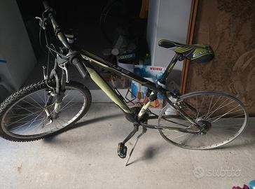 mountain bike bicicletta con cambio Shimano 