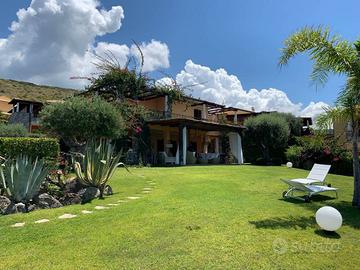 Villa di 350 m² con più di 5 locali a Diamante